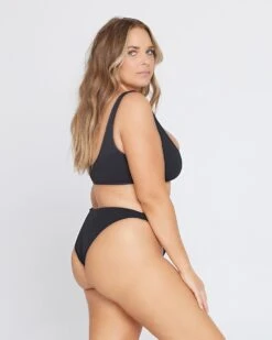 Ribbed Camacho Bikini Bottom -Meer Traum Geschaft 5796001 ROBBIE CAMACHO BLK A 3 b0c7c325 22ce 43e3 a8e6 232e4b7bd9a4